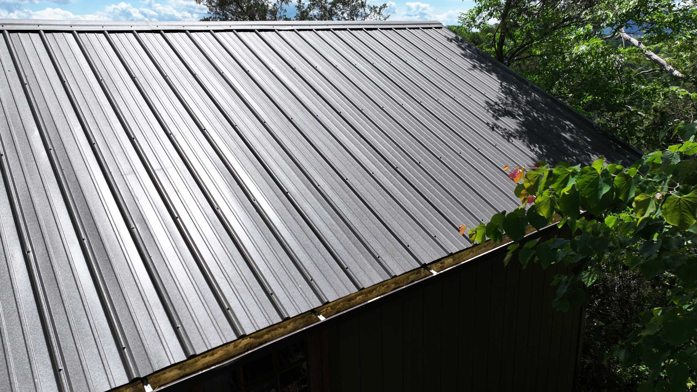 8 Benefits of a Metal Roof for Homeowners in Tennessee